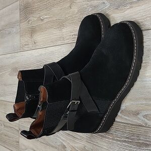 Donald Pliner Size 5 Captain Black Suede Bootie NWOT